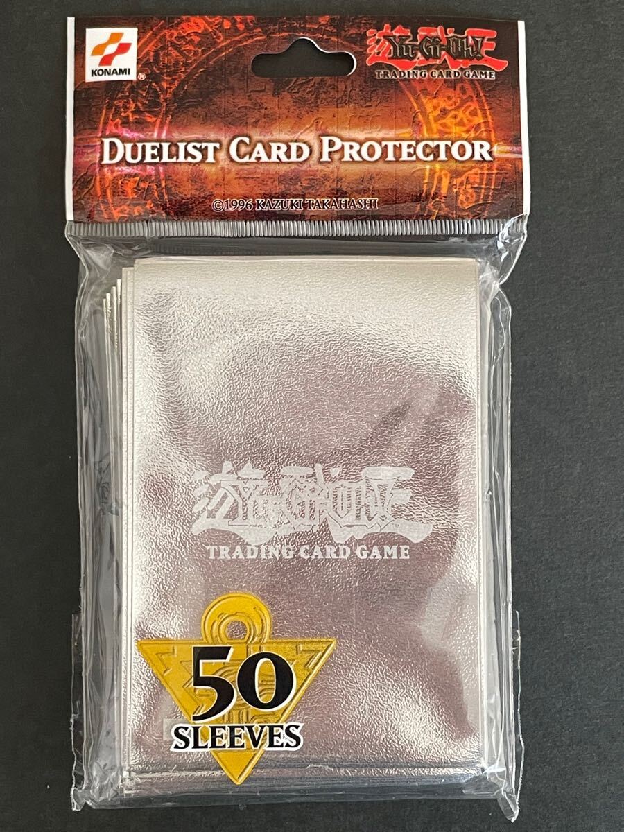 10200円 未開封 遊戯王 英語版 初期ロゴ スリーブ 10200円 未開封 遊戯王 英語版 初期ロゴ スリーブ