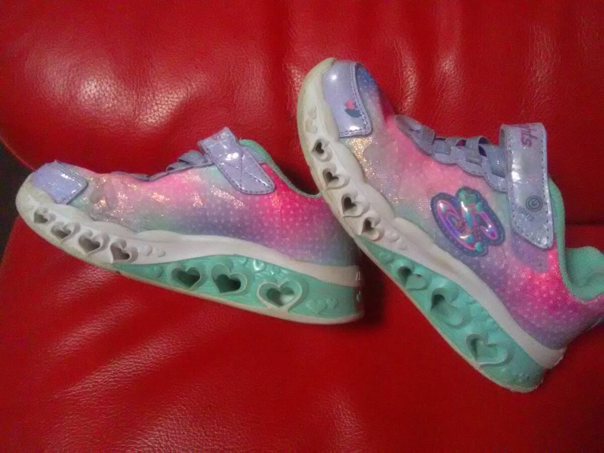 女の子スニーカー19cmスケッチャーズ．ハートクッション．冷かしウオッチ大迷惑禁止