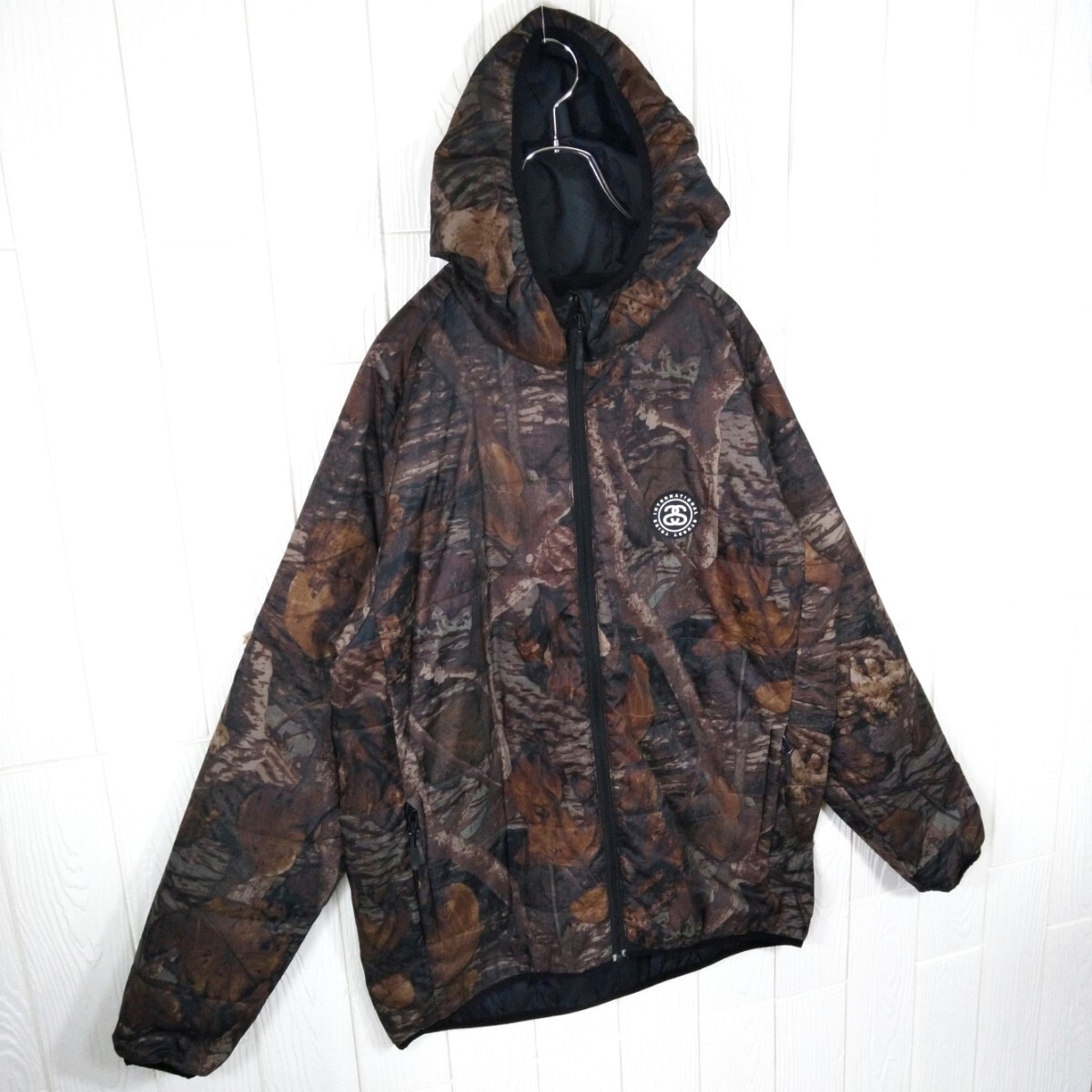 STUSSY】リアルツリー 中綿入り ナイロンフードジャケット STUSSY】リアルツリー 中綿入り ナイロンフードジャケット