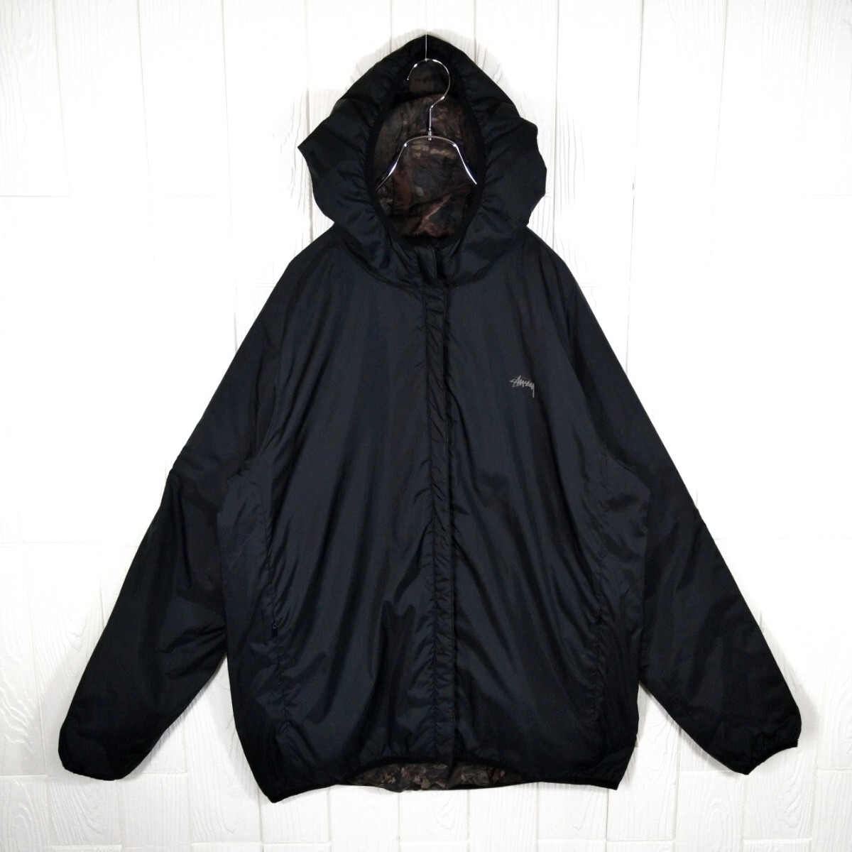 STUSSY】リアルツリー 中綿入り ナイロンフードジャケット STUSSY】リアルツリー 中綿入り ナイロンフードジャケット