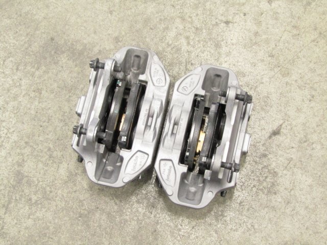 ◎[P27+C3] ブレンボ brembo ブレーキキャリパー フロント左右セット テスラ モデルY 外し 【20C84701 0C/20C84702 00】