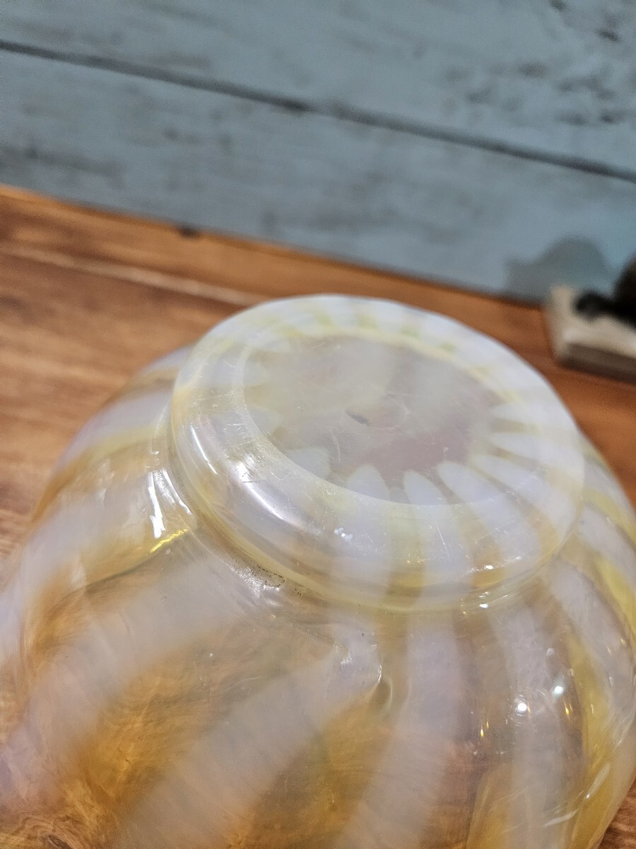 フランスアンティーク オパリンガラス フリル型のボウル 花瓶