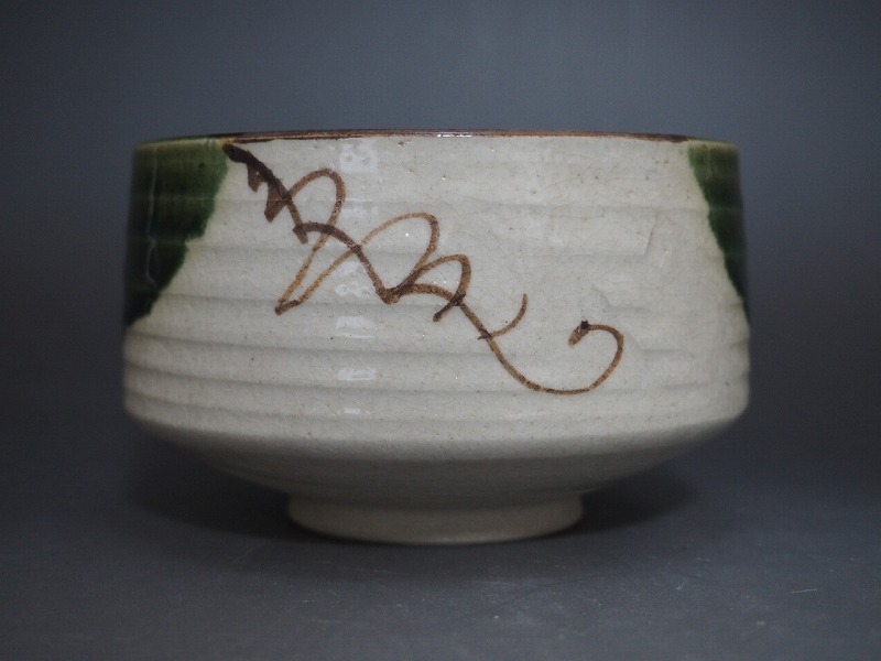 A3590 織部焼 加藤忠 作 蔦文 茶碗 ☆ 茶道具 茶器 抹茶器 抹茶 A3590 織部焼 加藤忠 作 蔦文 茶碗 ☆ 茶道具 茶器 抹茶器 抹茶