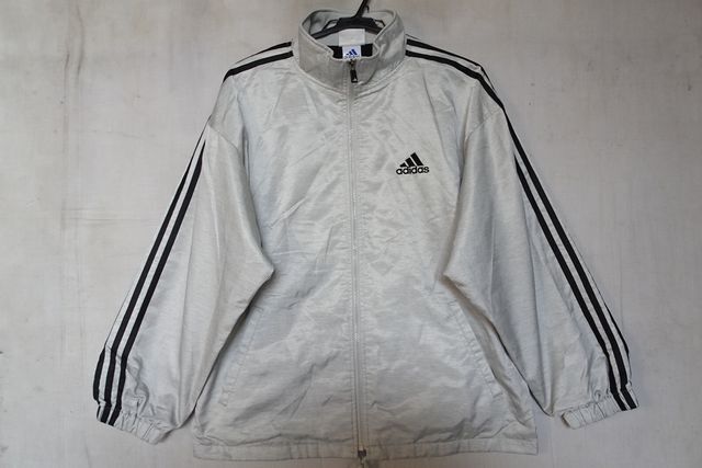 adidas/アディダス/ジャンパー/前ジップアップ/黒3本ラインテープ/ロゴししゅう/袖口ゴム/スポーツ/シルバーグレー/Mサイズ(12/16R)