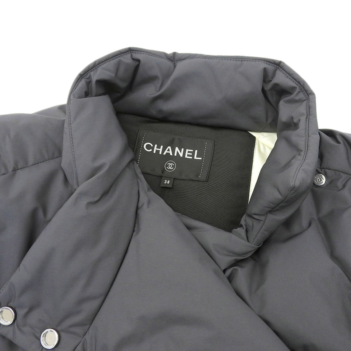 シャネル ココマーク ダウンジャケット P70636V62163 レディース チャコールグレー CHANEL 中古 【アパレル?小物】