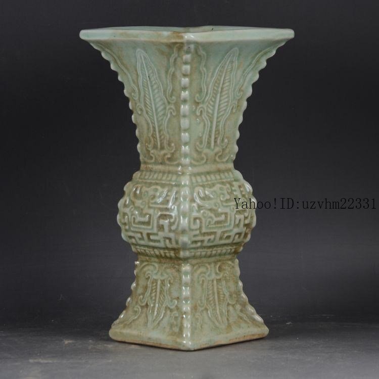 売れ筋新商品 豆青釉四方竜紋花觚 景徳鎮 陶磁器 装飾品 現代工芸品美術品 工芸品