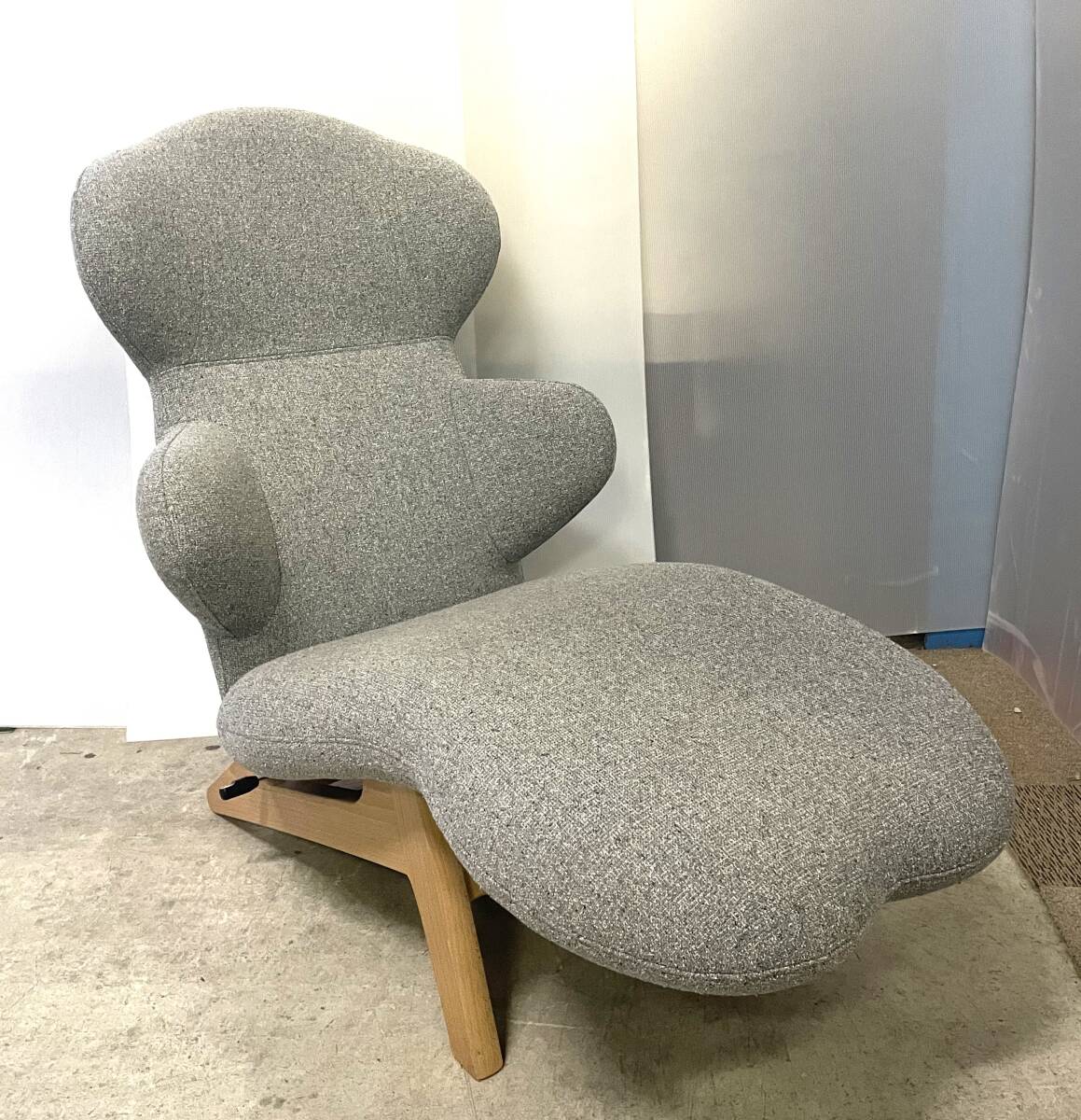 美品◆元展示品◆ハグラウンジチェア　定価¥182600 美品◇元展示品◇ハグラウンジチェア 定価¥182600 オットマン一体型