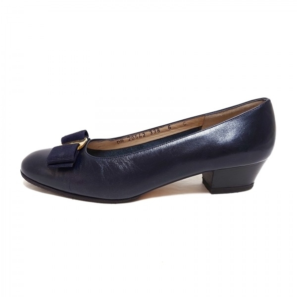 サルバトーレフェラガモ SalvatoreFerragamo パンプス 6 C - レザー ダークネイビー レディース ヴァラ/アウトソール張替済 靴