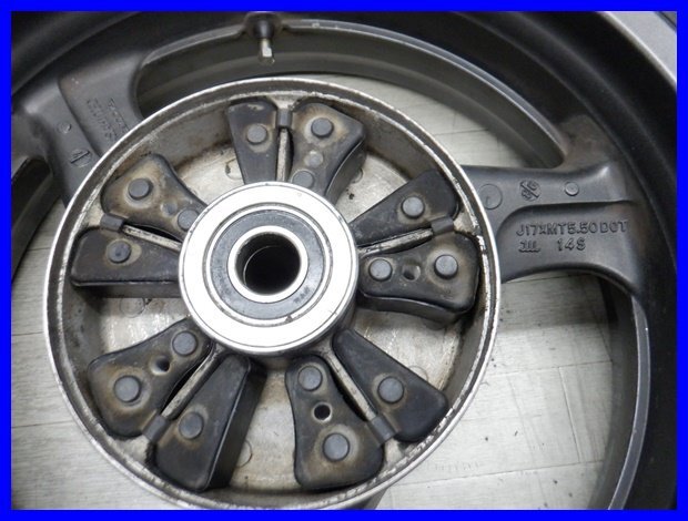 ◇1C134 CB1300SF SC40 リアホイール タイヤ 山あり 160_画像4