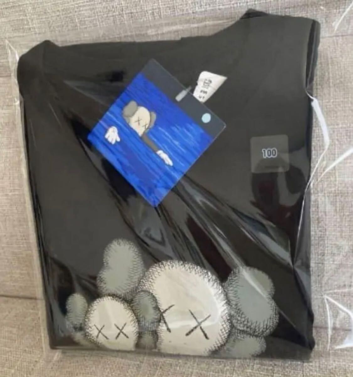 UNIQLO ユニクロ カウズ KAWS Tシャツ 黒 半袖 100CM