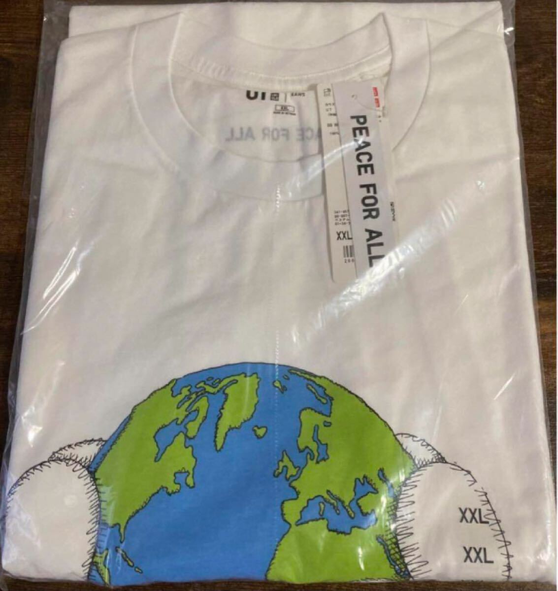 UT UNIQLO KAWS ユニクロ　カウズ　PEACE FOR ALL ホワイト UT