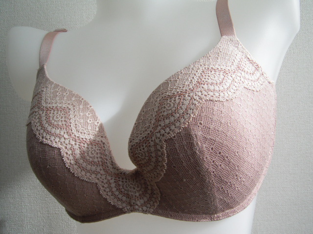 ▼ 即決 ▼ 超美品 ▼ トリンプ ▼ E75 ノンワイヤー ブラジャー　補正