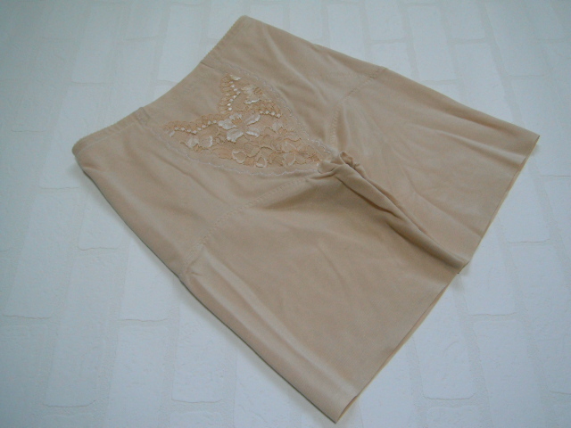 ▼ 即決 ▼ 美品 ▼ シャルレ パレッティ FE221 ▼ 76 ロングガードル　補正