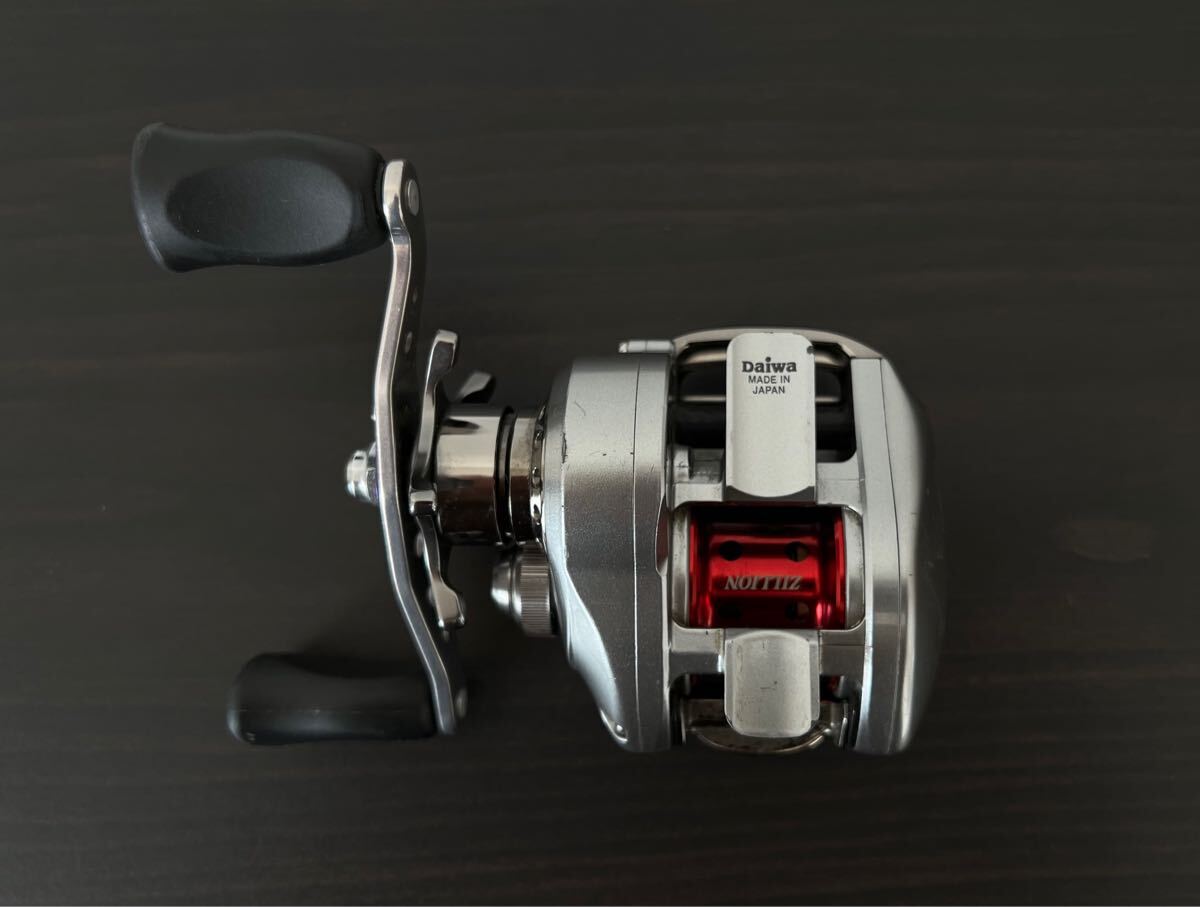 ☆即決有【希少】DAIWA TD-ZILLION 100SH【廃盤】 ベイトリール ☆即決有【希少】DAIWA TD-ZILLION 100SH【廃盤】 ベイトリール