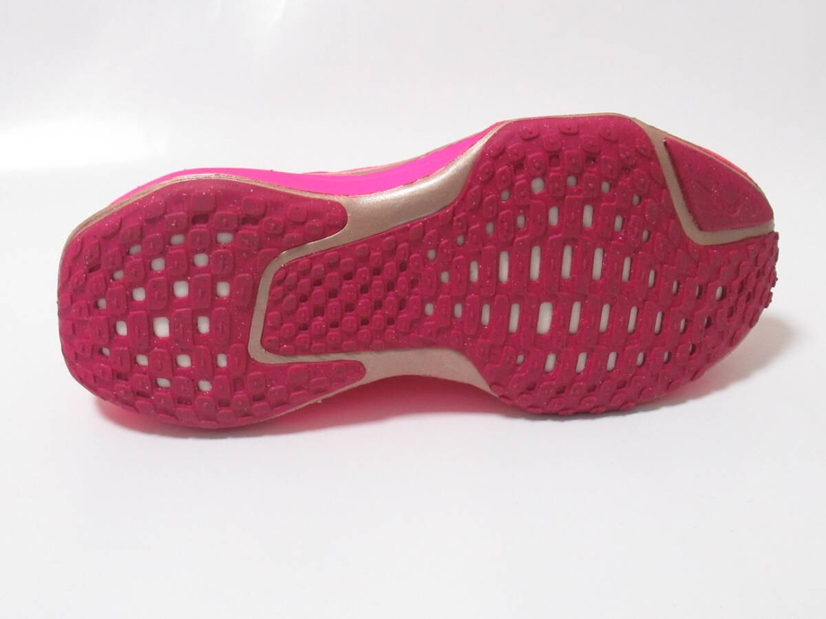 NIKE WMNS ZOOMX INVINCIBLE RUN FK 3 ピンク ゴールド 25cm ナイキ ウィメンズ ズームX インヴィンシブル ラン フライニット DR2660-602_画像5