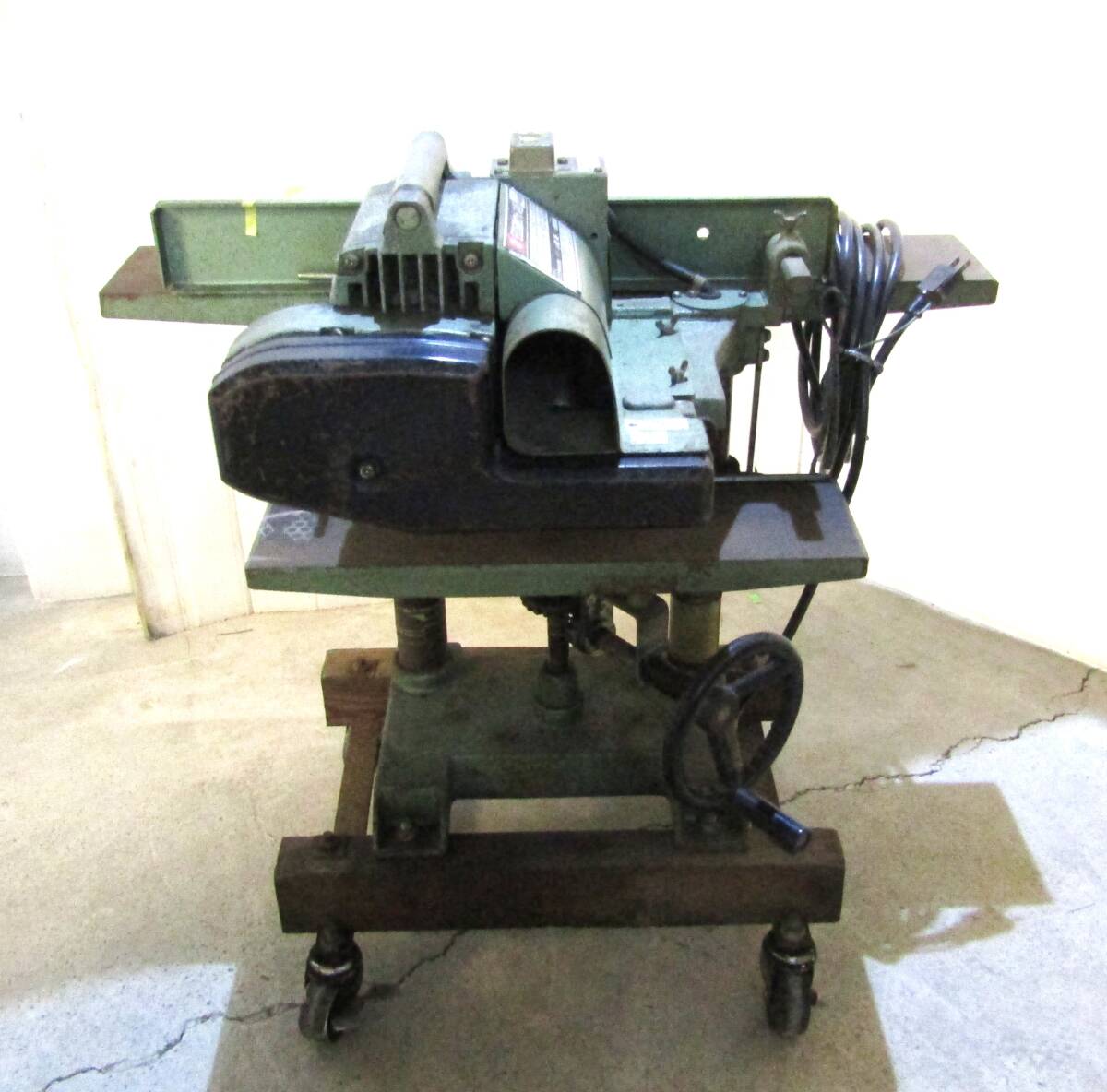 千葉県引き取り限定】中古品 日立 100V 自動カンナ F-400 有効 千葉県引き取り限定】中古品 日立 100V 自動カンナ F-400 有効