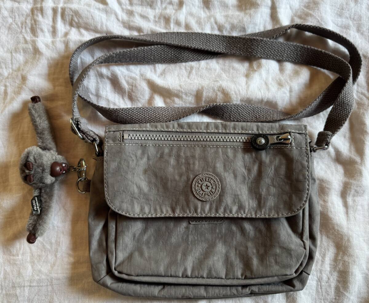 キプリング KIPLING 　ショルダーバッグ　ポーチ　シンプル