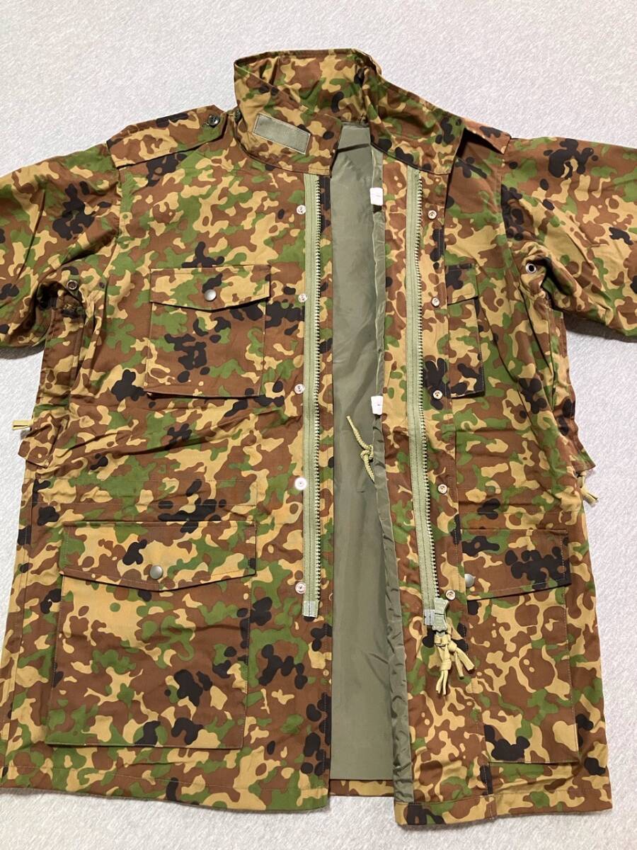 傑作モデル品です！【自衛隊装備品】陸上自衛隊迷彩防寒戦闘服
