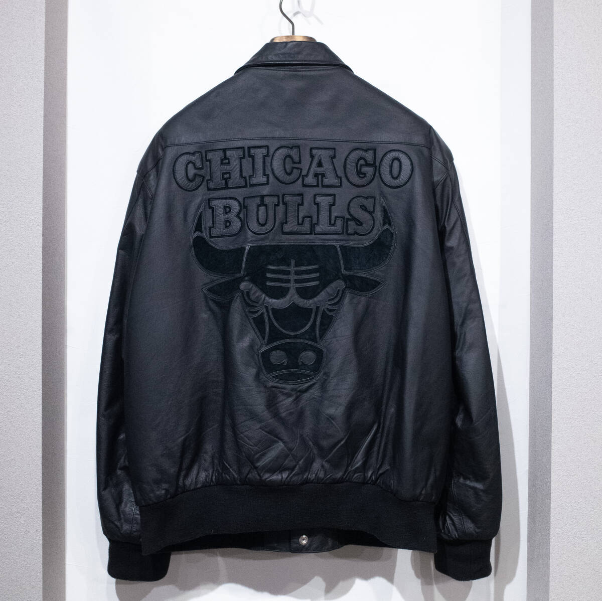 オールブラックJEFF HAMILTON CHICAGO BULLS スタジャン オールブラックJEFF HAMILTON CHICAGO BULLS スタジャン