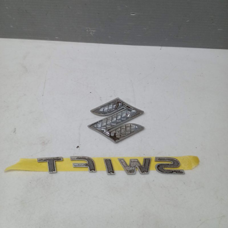 ZC71S Swift оригинальный торцевая дверь эмблема комплект 1A5-19-5/24D4269* включение в покупку не возможно 