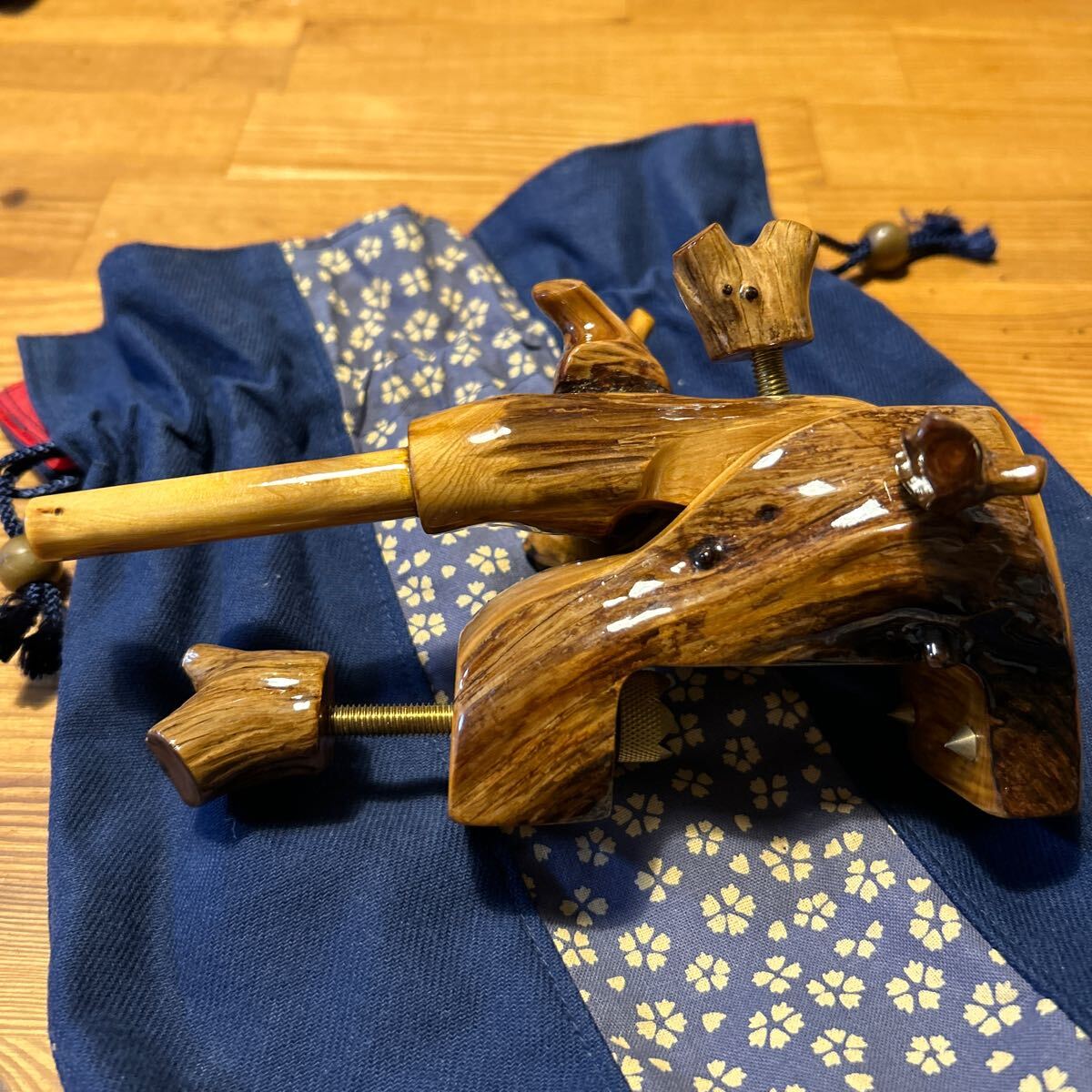 希少 早川作 中型 大砲万力 万力 ヘラブナ 竿受け 天然木 へら 希少 早川作 中型 大砲万力 万力 ヘラブナ 竿受け 天然木 へら