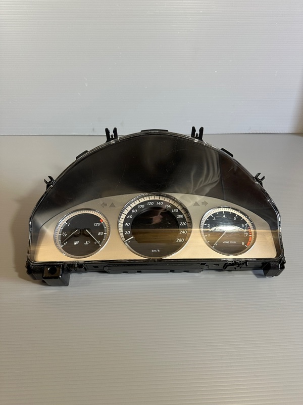 【21027】2010 ベンツ X204 GLK300 前期 スピードメーター A2049004702 Mercedes BENZ Speedmeter / Display / Instrument Cluster