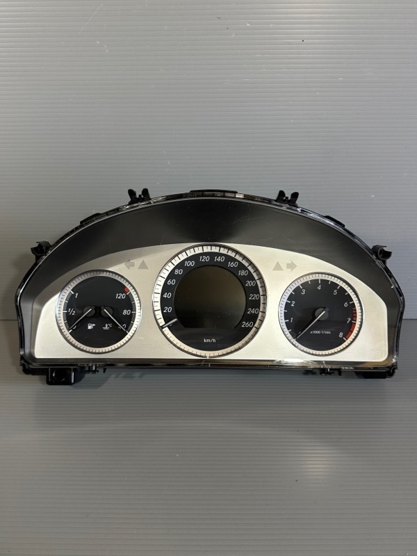 【21027】2010 ベンツ X204 GLK300 前期 スピードメーター A2049004702 Mercedes BENZ Speedmeter / Display / Instrument Cluster