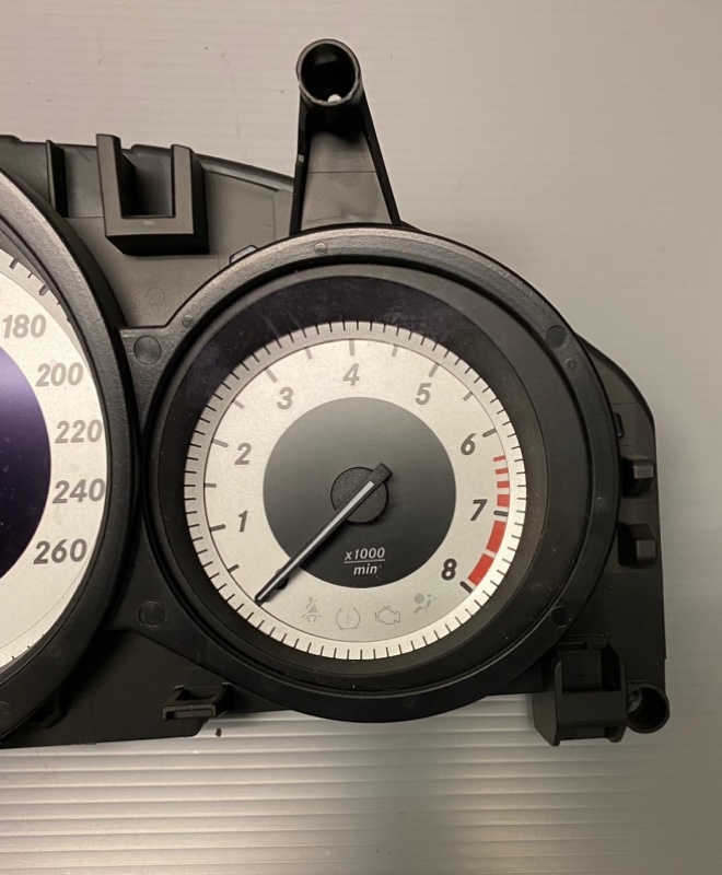 【10797】2013 ベンツ W204 C180 后期 スピードメーター A2049004009 Mercedes BENZ Speedmeter / Display / Instrument Cluster
