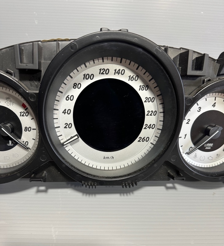 【21060】2012 ベンツ W204 C200 后期 スピードメーター A2049004009 Mercedes BENZ Speedmeter / Display / Instrument Cluster