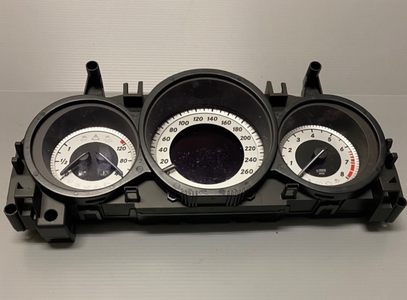【10797】2013 ベンツ W204 C180 后期 スピードメーター A2049004009 Mercedes BENZ Speedmeter / Display / Instrument Cluster