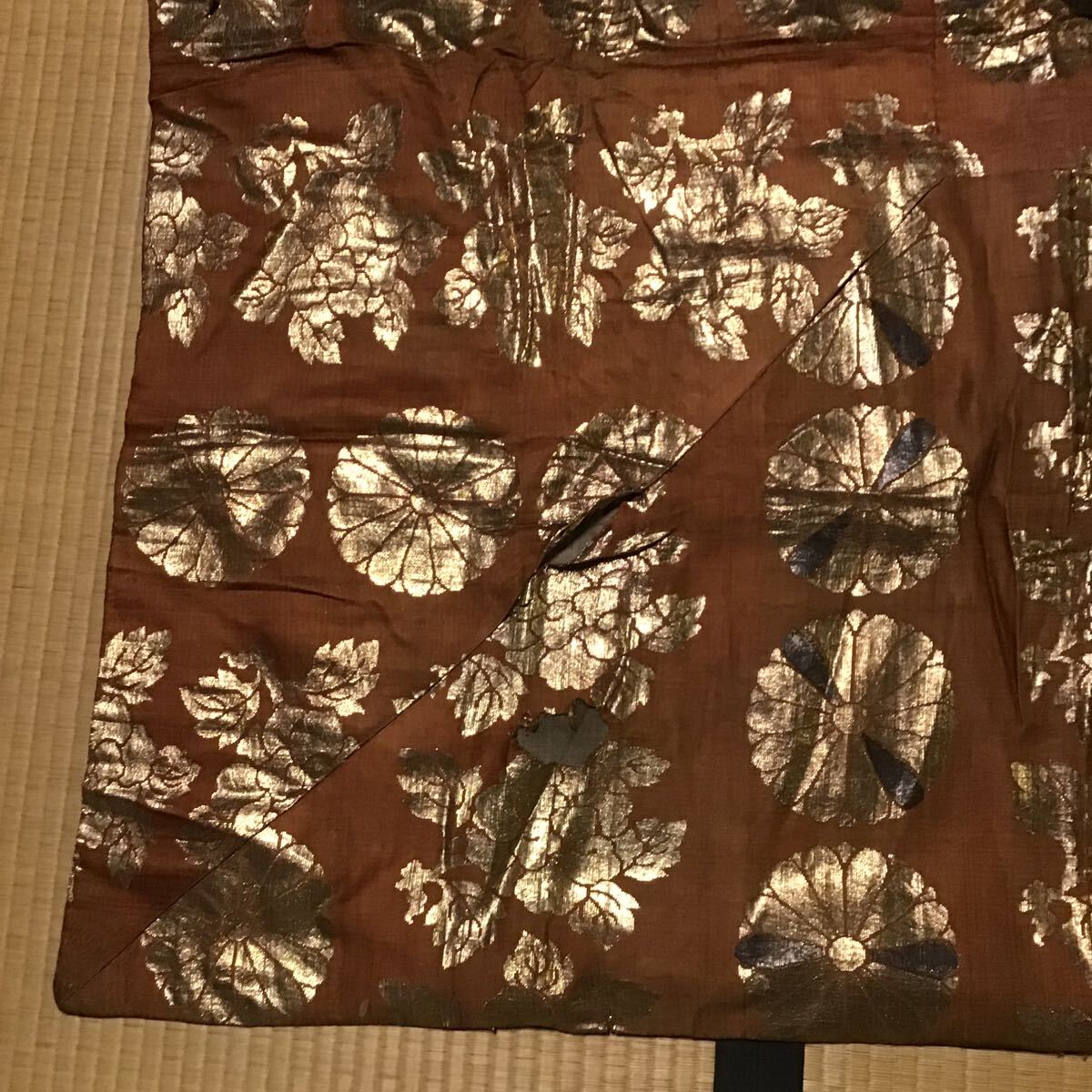 宝暦九年 古裂 寺物 袈裟 江戸時代 十六菊紋 刺繍 金絲 襤褸 宝暦九年 古裂 寺物 袈裟 江戸時代 十六菊紋 刺繍 金絲 襤褸