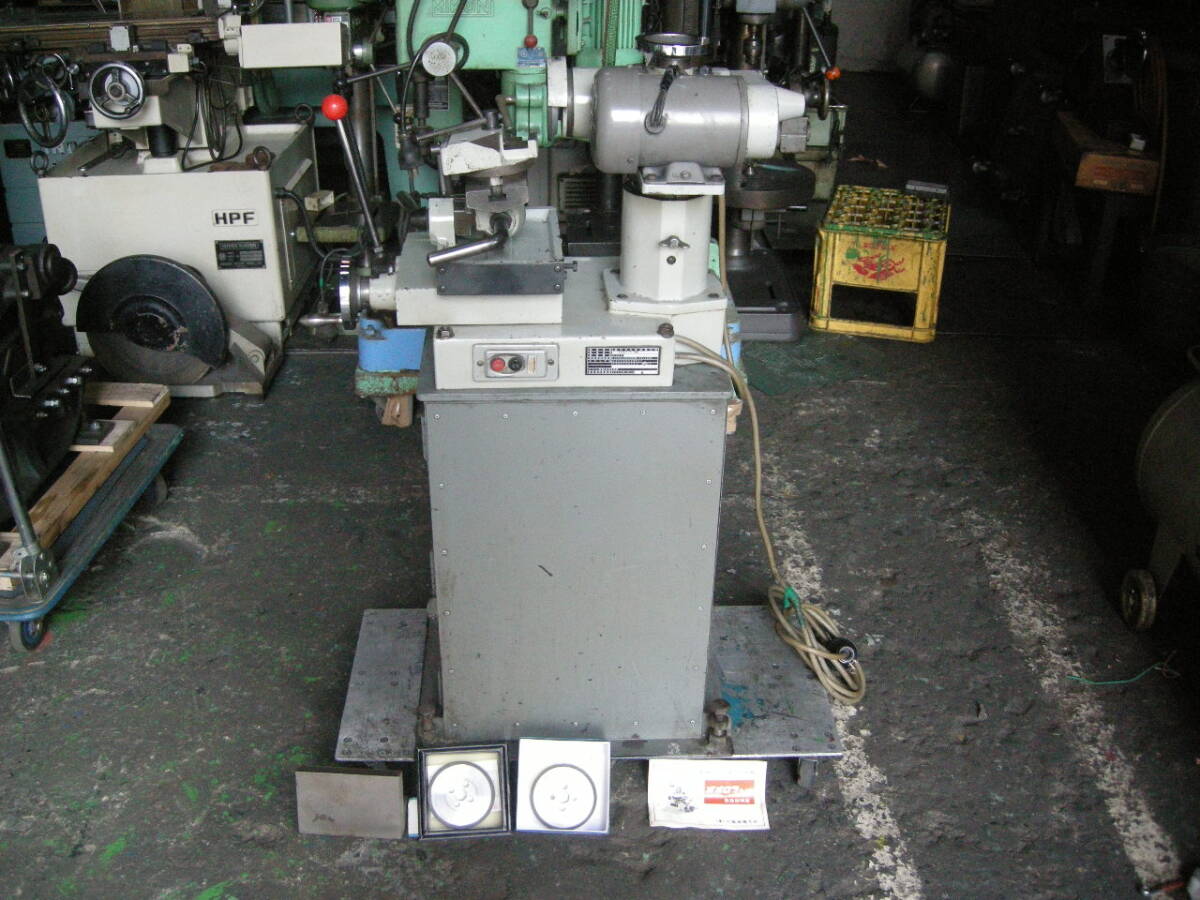 B852◎ 飯田 超硬バイト卓上研削盤 G-3 200V 工具 B852◎ 飯田 超硬バイト卓上研削盤 G-3 200V 工具