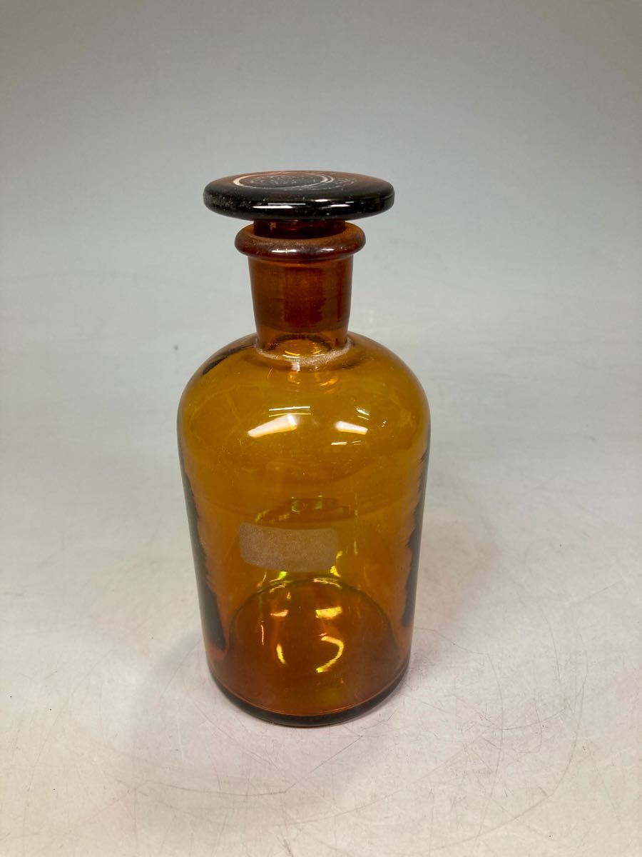 ① 古い瓶 薬瓶 空瓶 試薬瓶 蓋付 小瓶 飴色 昭和レトロ
