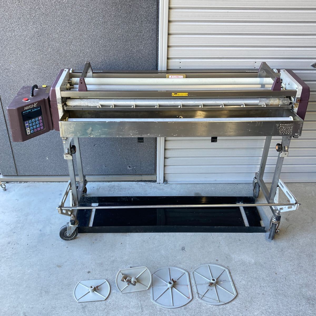 現状極東産機 自動壁紙糊付機 Hiβ-V スリッター付 ジャンク 領収 現状極東産機 自動壁紙糊付機 Hiβ-V スリッター付 ジャンク 領収