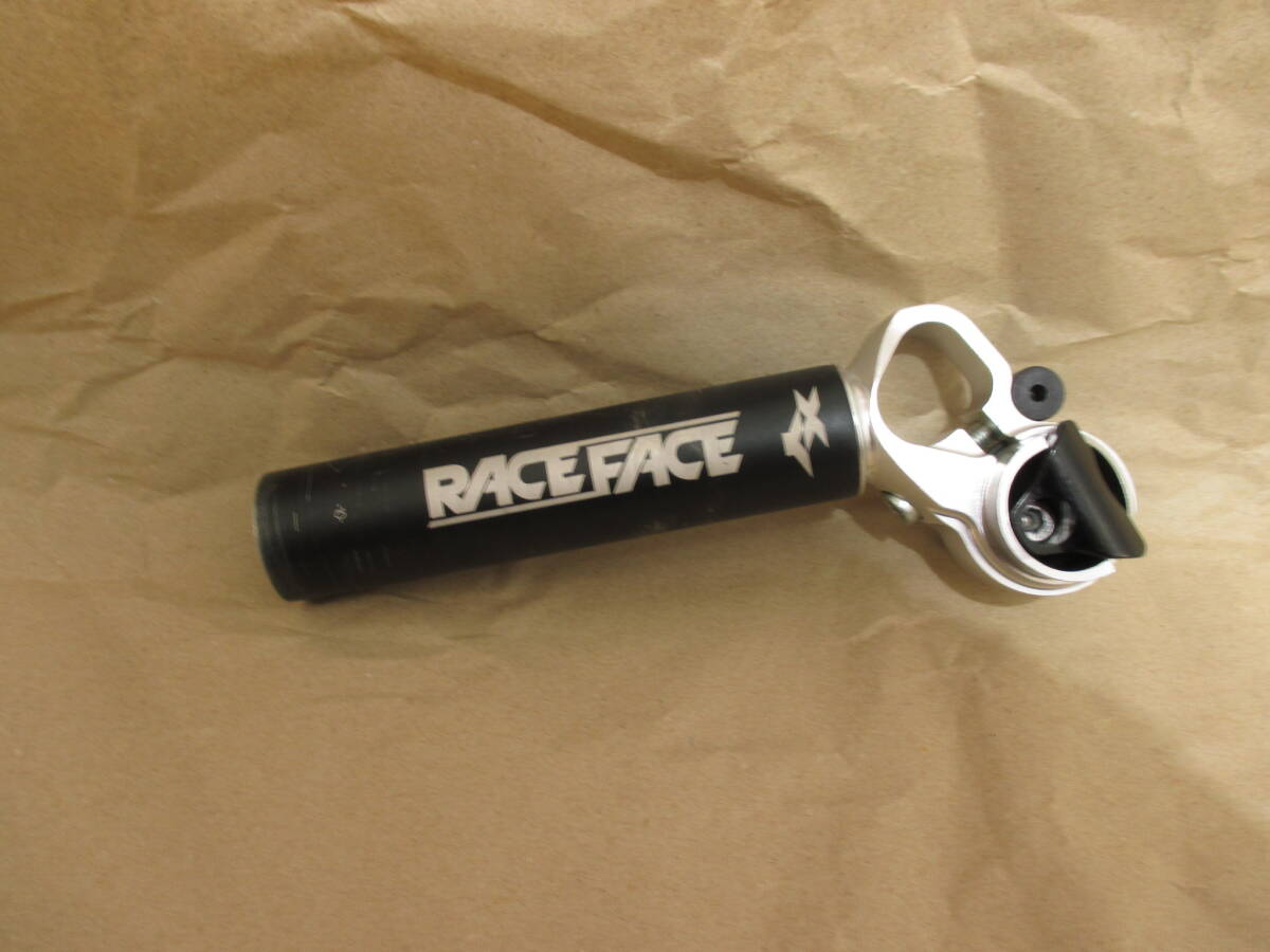Race Face XY シートポスト φ31.6 ブラックです。