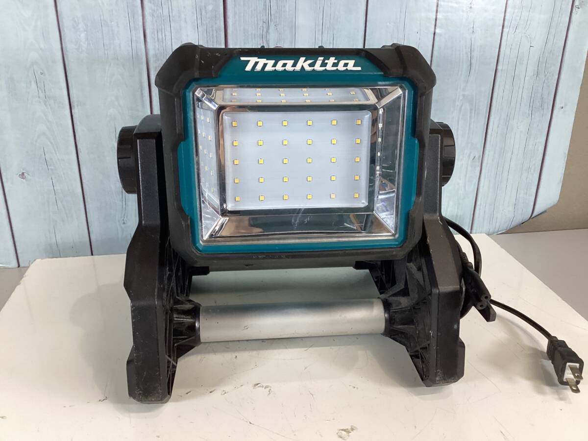 【中古Bランク】★マキタ(makita) コードレススタンドライト ML811
