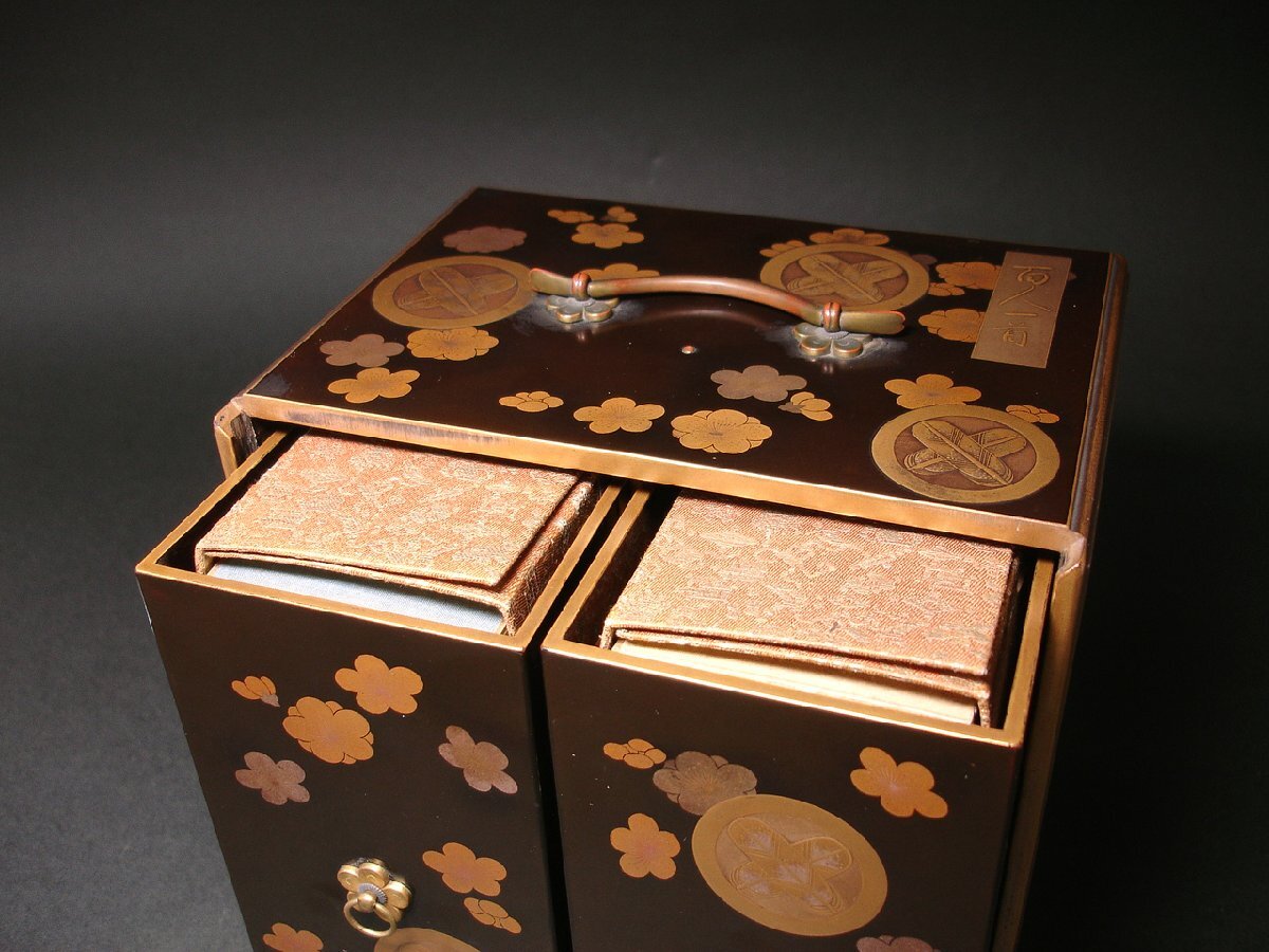 花◇上流武家旧蔵品 梅蒔絵に家紋散 歌留多箱入 絹本金砂子地に 花◇上流武家旧蔵品 梅蒔絵に家紋散 歌留多箱入 絹本金砂子地に