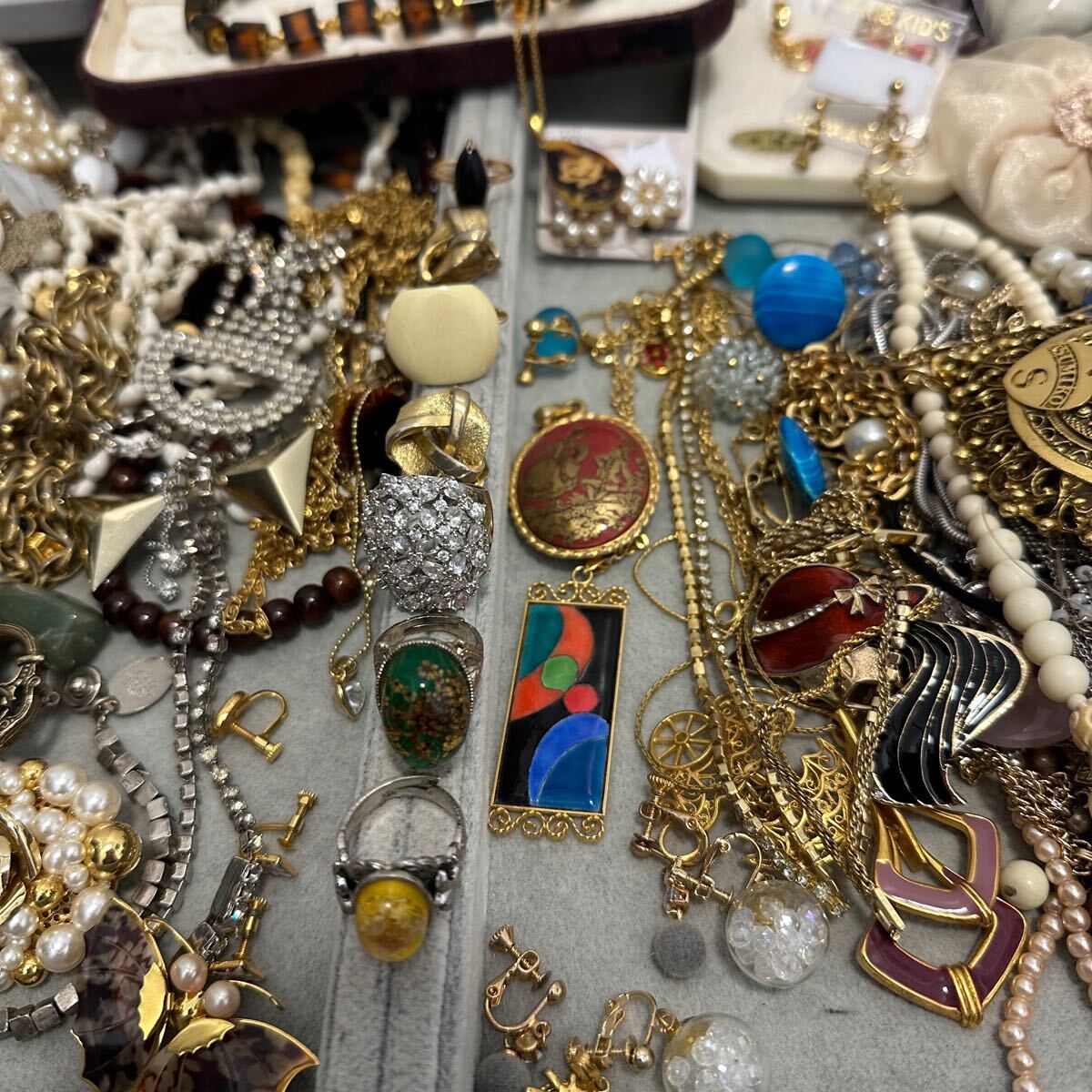 イミテーション まとめ売り ネックレス ブローチ イヤリング ネクタイピン 約1763g】アクセサリー 大量 まとめ ネックレス 指輪 カフス