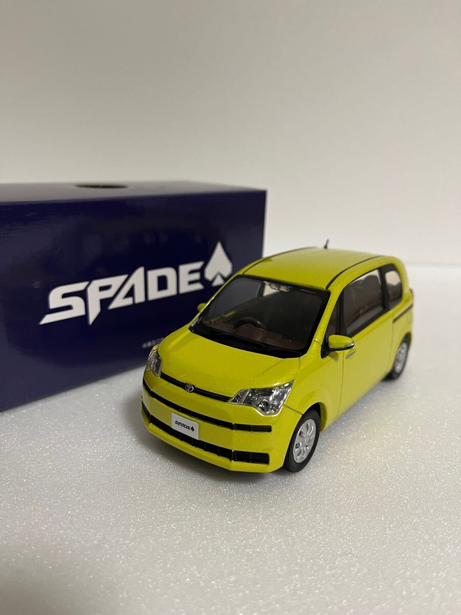 1/30 トヨタ スペイド SPADE 非売品 カラーサンプル ミニカー シトラスマイカメタリック_画像1
