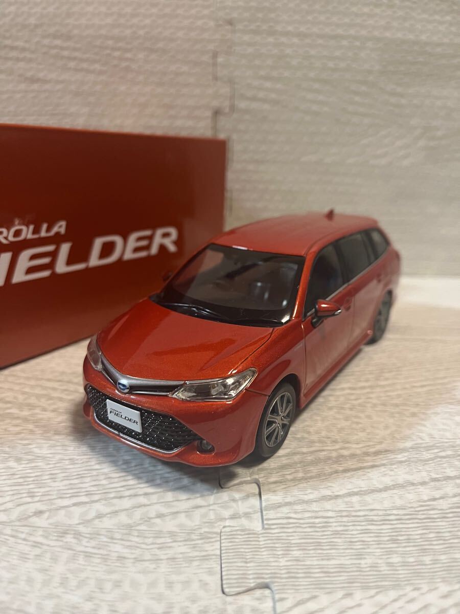 1/30 トヨタ カローラフィールダー ハイブリッド 後期　非売品 カラーサンプル ミニカー　オレンジメタリック