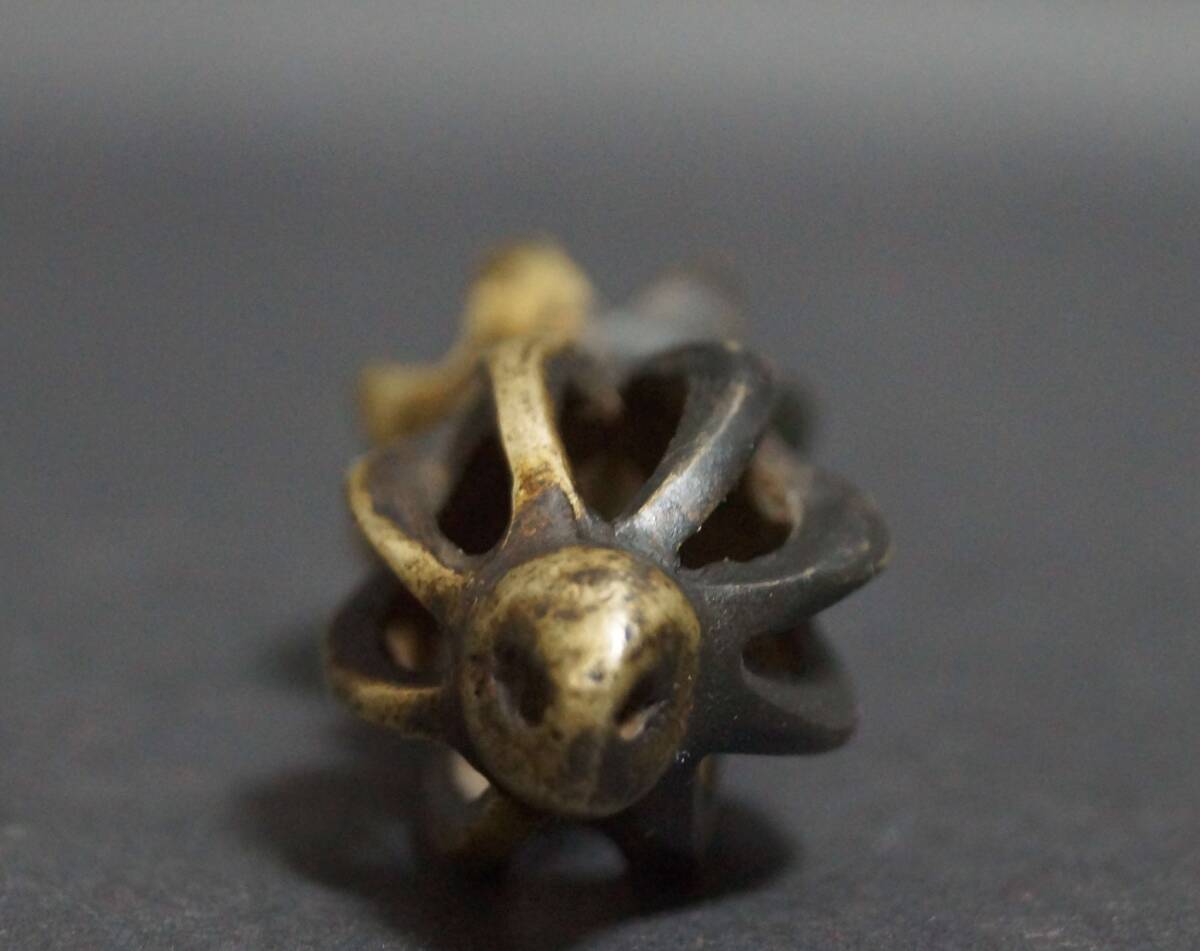 [.]chi спальное место tok коричневый (Thogchags) доллар je золотой Gou .vajula(Vajra) медный netsuke .. шар .. предмет декортивный элемент * времена предмет *6D1204