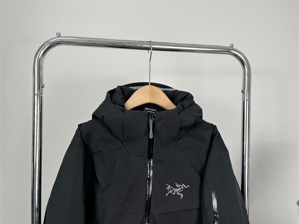 アークテリクスARC'TERYX MACAI LIGHTWEIGHT ゴアテックスダウン アークテリクスARC'TERYX MACAI LIGHTWEIGHT ゴアテックスダウン