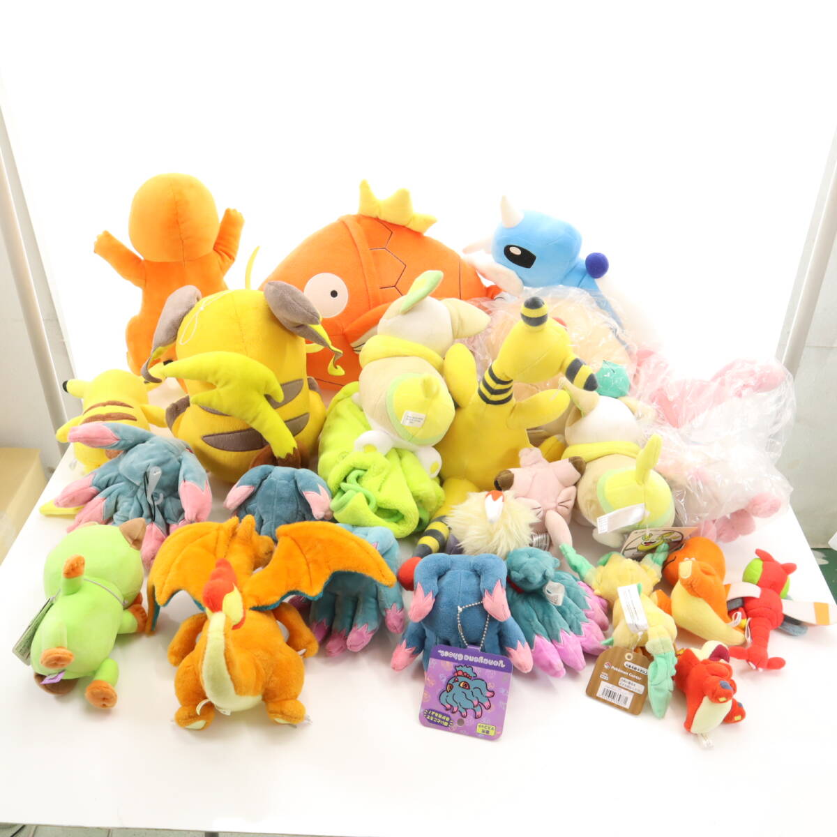 ○ポケモンセンター他 ぬいぐるみ まとめ売り ピカチュウ ○ポケモンセンター他 ぬいぐるみ まとめ売り ピカチュウ