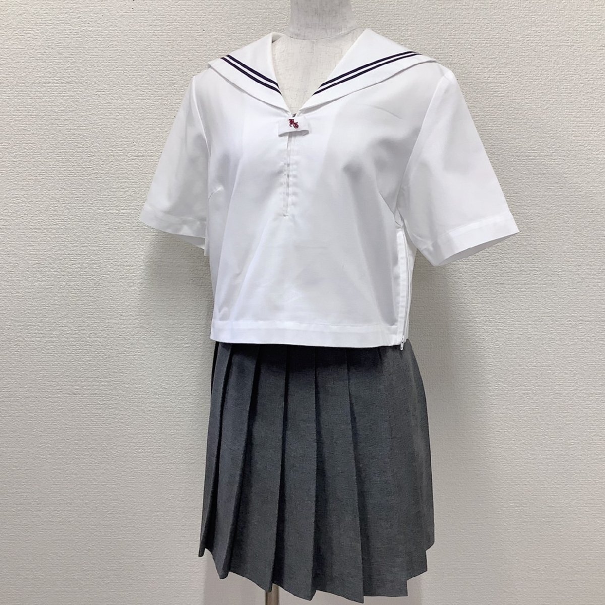 I1045/Y(中古)福島県 郡山学院高等専修学校 女子制服2点 /セーラー:Ｍ程度/W67~69程度丈43/紺2本/ミニスカート/半袖/夏服/グレー/学生服