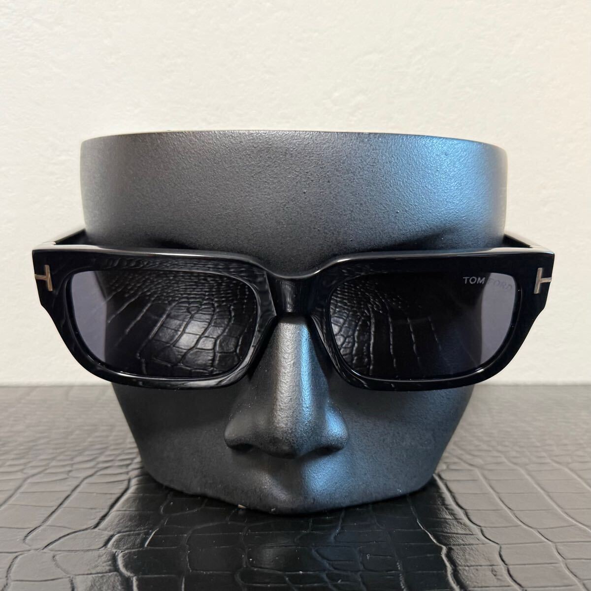 トムフォード TOMFORD サングラス ブラック tf1075 未使用 トムフォード TOMFORD サングラス ブラック tf1075 未使用