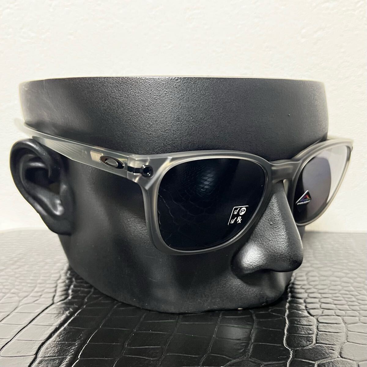 オークリー OAKLEY 未使用 サングラス マットグレーフレーム オークリー OAKLEY 未使用 サングラス マットグレーフレーム