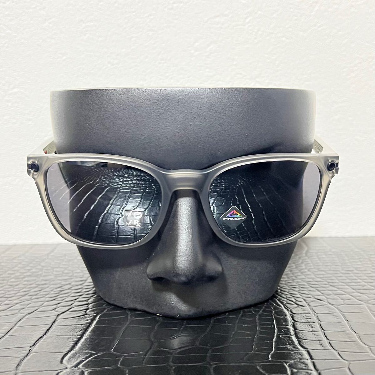 オークリー OAKLEY 未使用 サングラス マットグレーフレーム オークリー OAKLEY 未使用 サングラス マットグレーフレーム