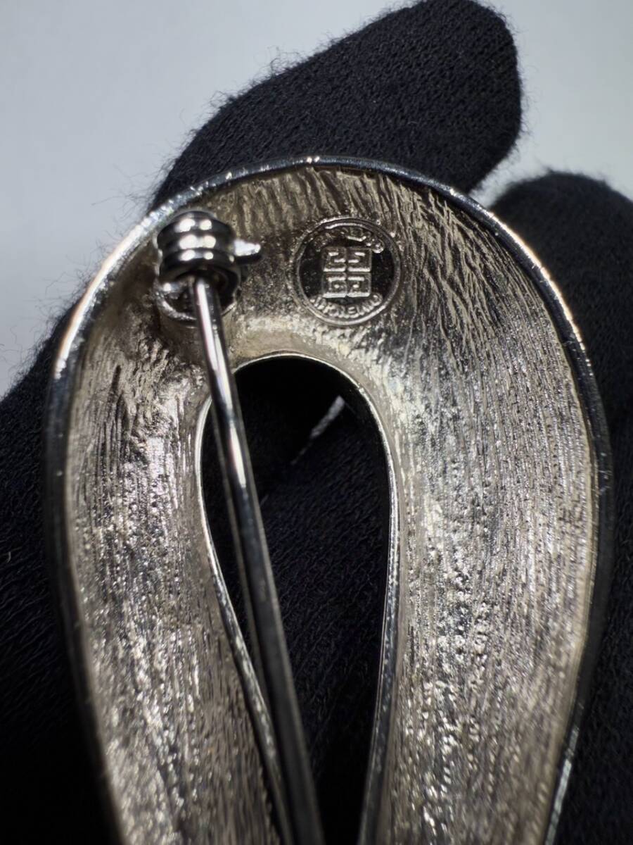 ★　ジバンシー　シルバー　ブローチ　小物　アクセサリー　NS00567