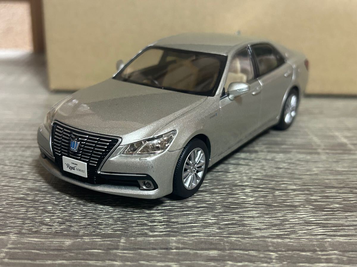 中古★1/30 トヨタ クラウン ロイヤル サルーン ミニカー 非売品 カラーサンプル TOYOTA CROWN★シルバー系
