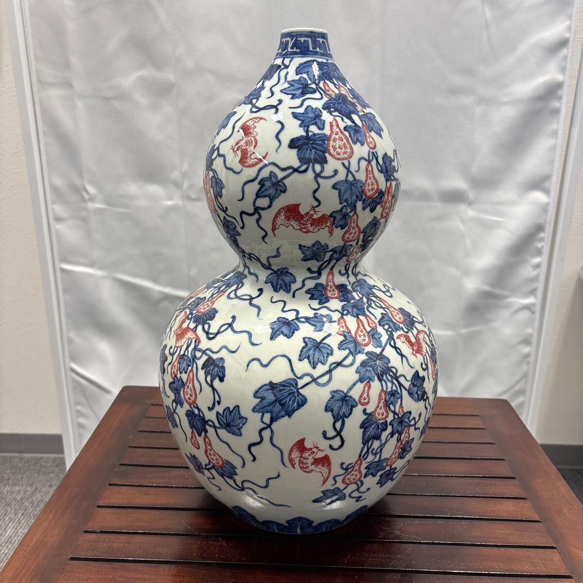 定窯 剔花花卉文鷹首壺 尚食局款 唐物 陶磁器 中国美術 工芸品 定窯 剔花花卉文鷹首壺 尚食局款 唐物 陶磁器 中国美術 工芸品